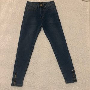 NEVER WORN petite size 4 jeans